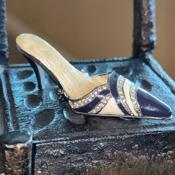 Brooch Navy and cream enamel rhinestone brooch -High Heel Shoe - Picture 3 of 8